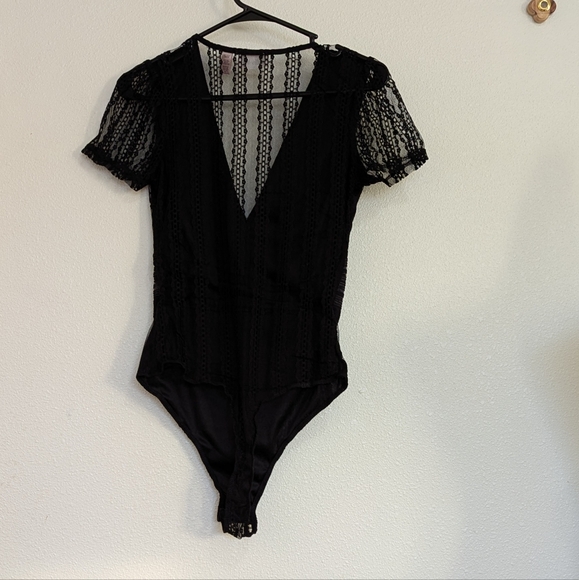 Willow & Root Black Lace Sheer Back V neck Bodysuit Size Small - Picture 7 of 7